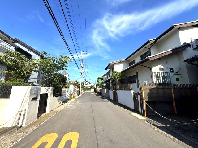 バス停徒歩2分　高台　閑静な住宅街の前面道路含む現地写真|前面道路