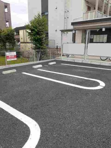 ブリーズ・セイバリーの駐車場