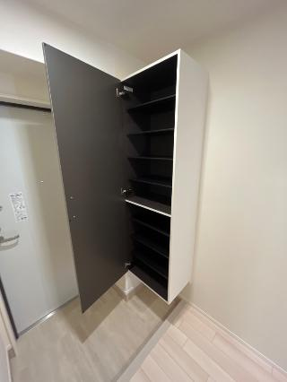 ネクストステージの収納|建具の色は相違がございます（イメージ）