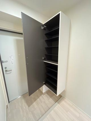 ネクストステージの収納|建具の色は相違がございます（イメージ）