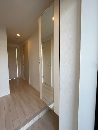 ネクストステージの玄関|建具の色は相違がございます（イメージ）