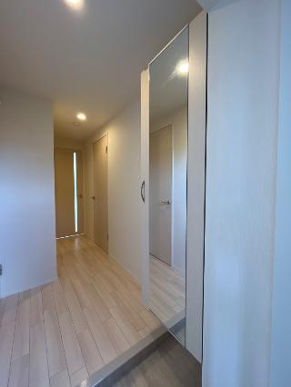 ネクストステージの玄関|建具の色は相違がございます（イメージ）