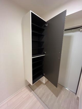 ネクストステージの収納|建具の色は相違がございます（イメージ）