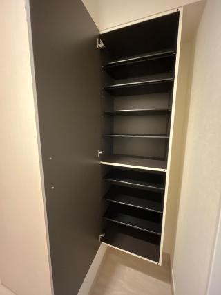 ネクストステージの収納|建具の色は相違がございます（イメージ）