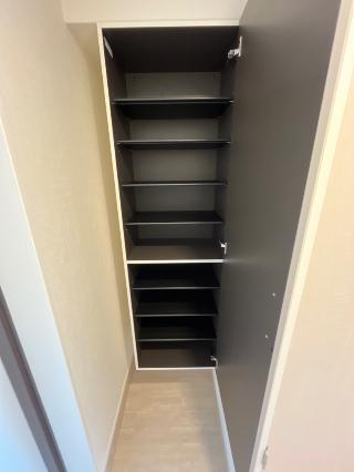 ネクストステージの収納|建具の色は相違がございます（イメージ）