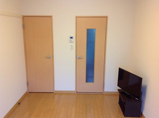 レオパレスルナボアールの居間・リビング|家電家具付き