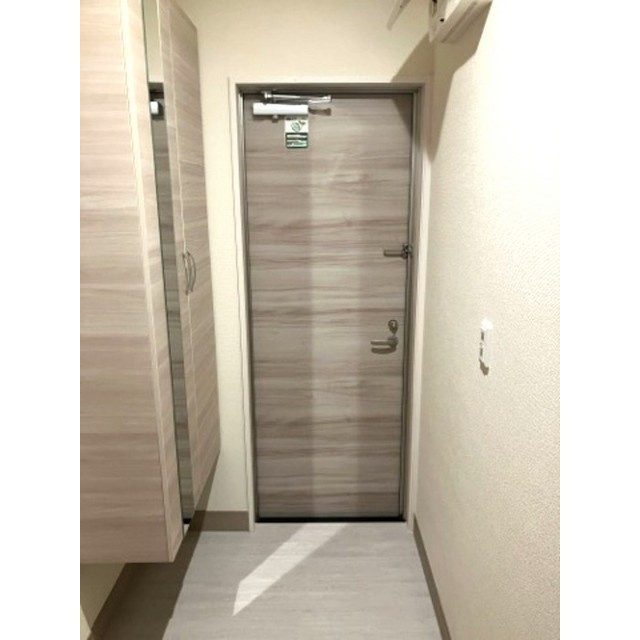 D-ROOM蘇原村雨町A棟の玄関