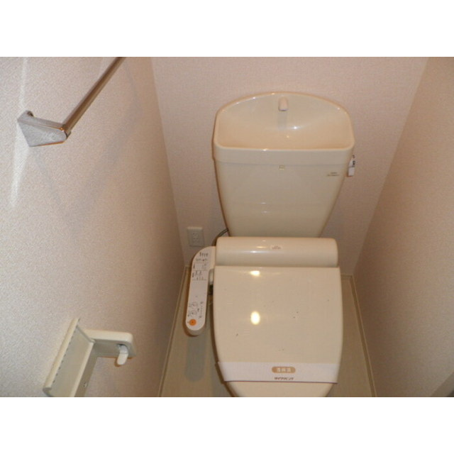 各務原市鵜沼三ツ池町５丁目のアパートのトイレ