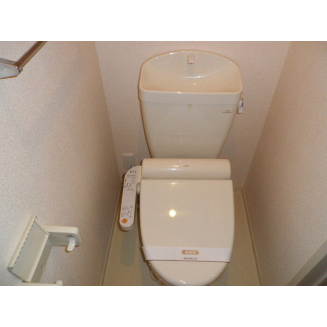 各務原市鵜沼三ツ池町５丁目のアパートのトイレ