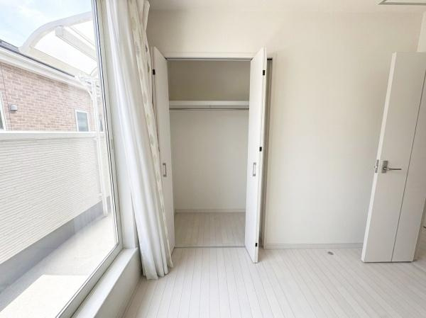 川越市岸町１丁目の中古一戸建の収納|約6帖洋室のウォークインクローゼット
広さ高さ奥行きしっかり確保してあり、用途様々ご利用いただけます
※この画像はＣＧ処理により家具・生活用品等を除去したイメージ画像です。