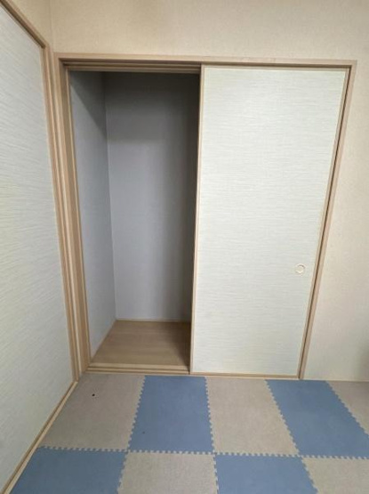 【収納】 | 用途に合わせ高さも調整可能です
高さ、奥行き十分なマルチ収納です！
※この画像はCG処理により家具・生活用品等を除去したイメージ画像です。実際の室内とは異なります。