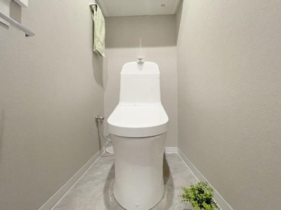 【トイレ】 | シャルム堺 | 節水型でエコなトイレには、今では当たり前のウォシュレット付き。便座を温める機能付き！