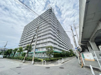 【外観】 | シャルム堺 | 南海電鉄南海本線「堺」駅が徒歩8分。通勤にも外出にもアクセス良好。家族でおでかけすることも増えそうですね♪