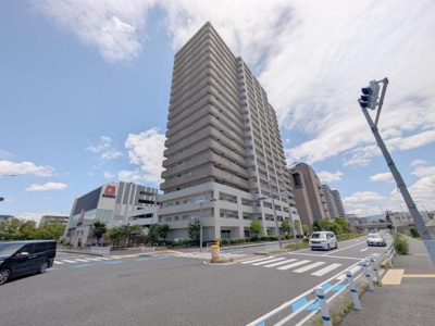 【外観】 | ディーレスティア堺・光明池 | 南海泉北線「光明池」駅が徒歩5分。通勤にも外出にもアクセス良好。家族でおでかけすることも増えそうですね♪