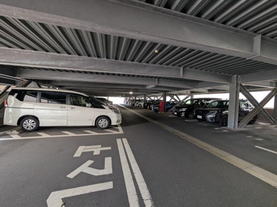 【駐車場】 | ディーレスティア堺・光明池 | お車の出し入れも楽々ですね♪現地駐車場部分になります！駐車場空有です！
