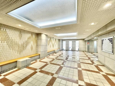 【エントランス】 | エンゼルハイム上野芝 | 清潔に維持されている共用部。住む方のマナーの良さが感じられます！