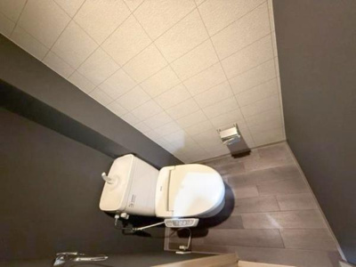 【トイレ】 | レスタージュ鳳 | 清潔感のあるトイレです！タオルフォルダーも付いておりそのまま手洗いもできます。