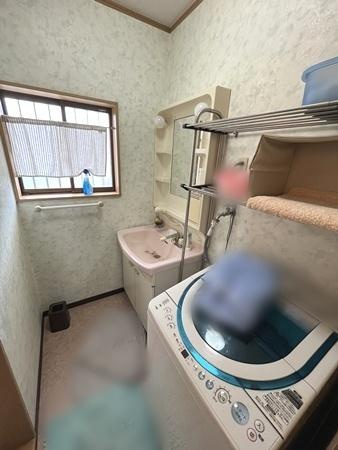 奈良市法蓮町　中古一戸建の独立洗面台|■現地撮影写真■