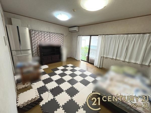 奈良市法蓮町　中古一戸建の居間・リビング|■現地撮影写真■