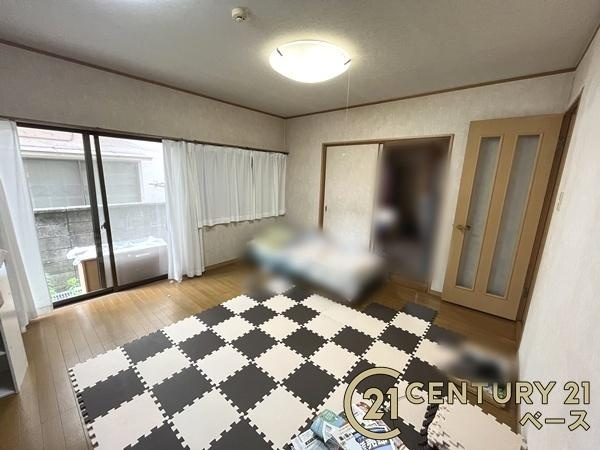 奈良市法蓮町　中古一戸建の居間・リビング|■現地撮影写真■