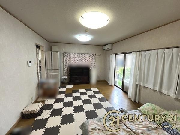 奈良市法蓮町　中古一戸建の居間・リビング|■現地撮影写真■