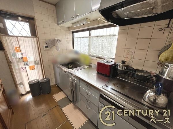 奈良市法蓮町　中古一戸建のキッチン|■現地撮影写真■