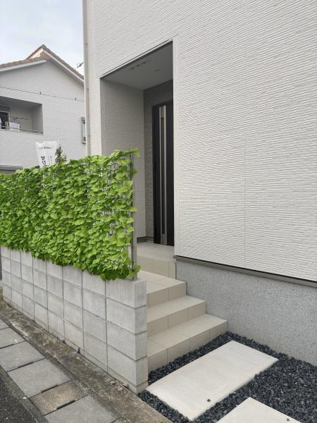 知立市八橋町01期　全2棟・1号棟の玄関|訪れる人を心地よく迎え入れます。