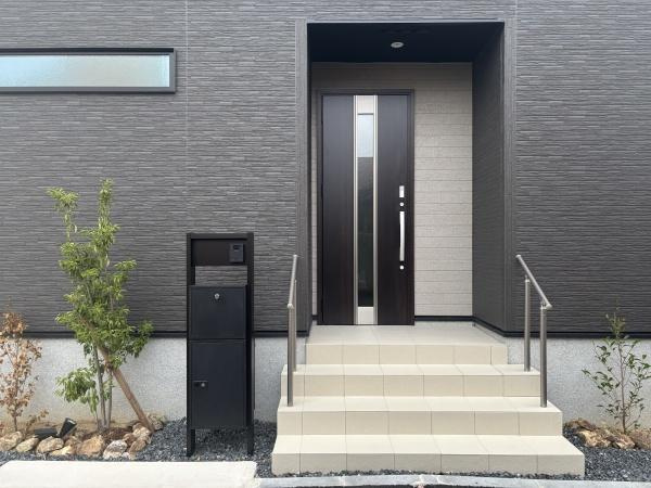 知立市八橋町01期　全2棟・2号棟の玄関|訪れる人を心地よく迎え入れます。