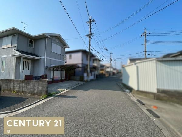 和歌山市園部　中古戸建の前面道路含む現地写真
