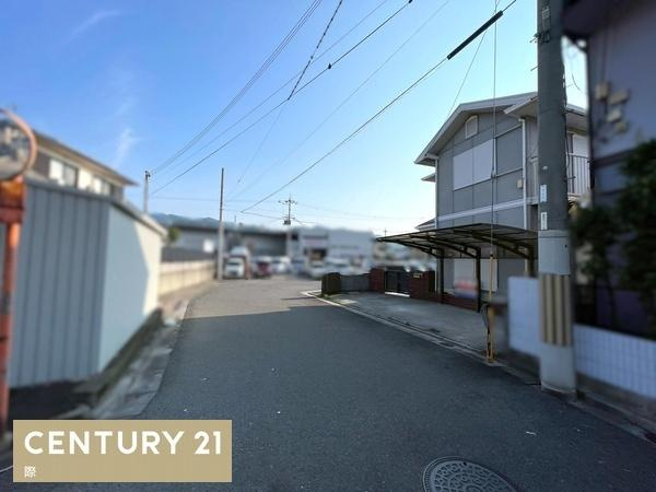 和歌山市園部　中古戸建の前面道路含む現地写真
