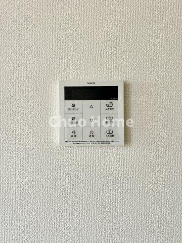 江東区東砂3丁目新築分譲住宅の発電・温水設備|【給湯リモコン】外での一日を忘れさせてくれるオートバス機能でお好みの湯量・温度に調整された浴槽。