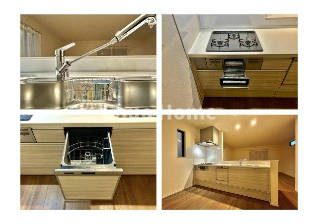 葛飾区細田4丁目新築分譲住宅のキッチン|【システムキッチン】ワイドで収納豊富な使い勝手の良いカウンターキッチンには、食洗器・伸縮タイプのキッチン水栓、三ツ口コンロ・魚焼きグリルなどの便利な設備が標準完備されています。