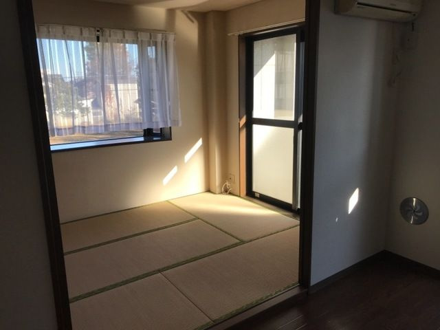 クレストール中里の居間・リビング