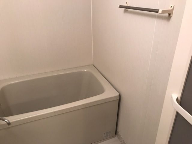 クレストール中里の浴室