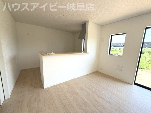 岐阜市今嶺新築建売全2棟！鏡島小学校・精華中学校！お車スペース3台以上可能！の居間・リビング|岐阜市今嶺新築建売全2棟！鏡島小学校・精華中学校！お車スペース3台以上可能！