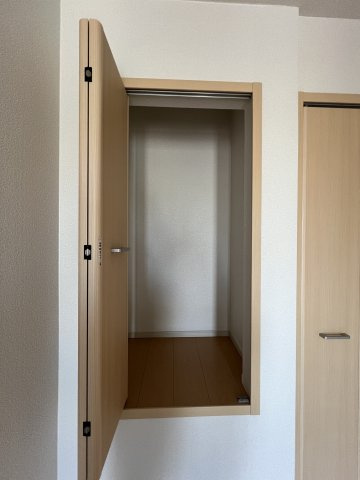 サン・エンブレィスの収納|階段上収納