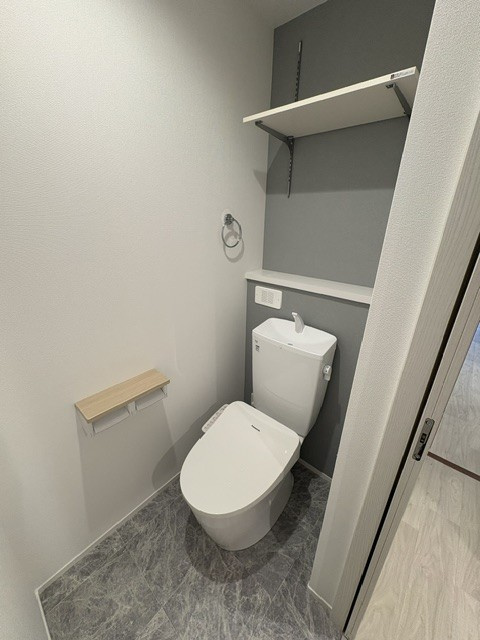 芝弥生レジデンスのトイレ|落ち着いた色調のトイレです