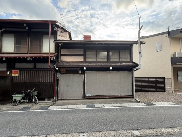 26/7/30ご成約　戸建　飛騨市古川町幸栄町　390万（2025/12/1新規、2026/4/30価格変更)の前面道路含む現地写真