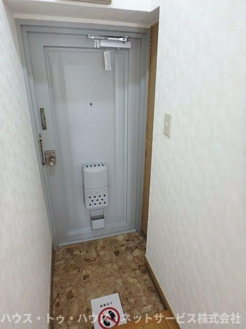 山口マンションの玄関