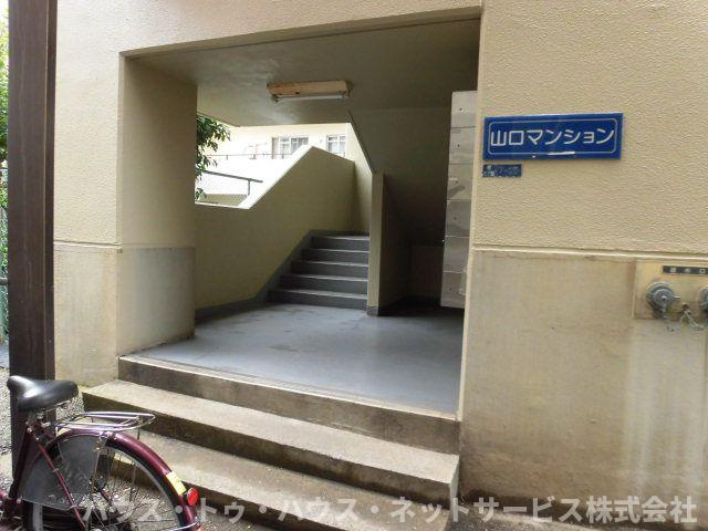 山口マンションのエントランス