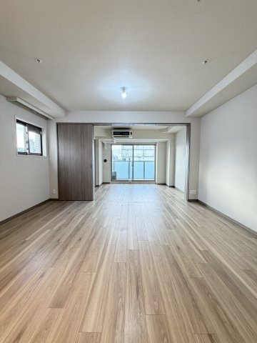 プレサンスロジェ堺筋本町の居間・リビング