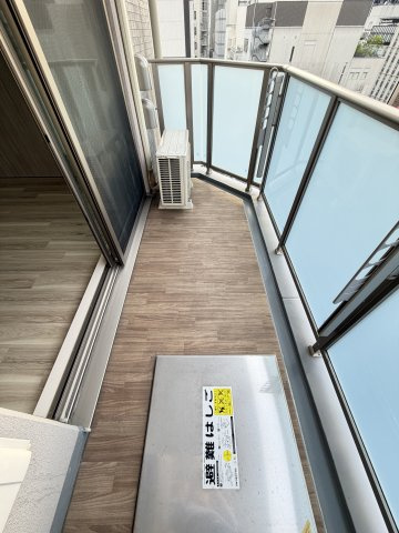 プレサンスロジェ堺筋本町のバルコニー