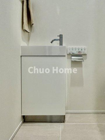 浅草タワーの内装|【ウォシュレット】清潔に使いたいお手洗いには最適な設備です。もちろんウォームレットも標準装備です。