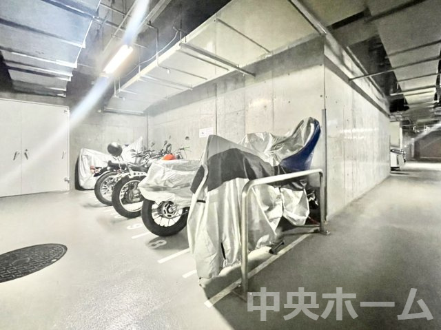 浅草タワーのその他共用部分|【バイク置場】最新の空き状況や費用などの詳細は担当スタッフまでお問い合わせください。