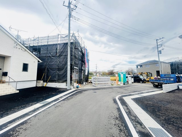 新築　前橋市北代田町第10-2期　クレイドルガーデン　2号棟の前面道路含む現地写真|現地写真　北側接道幅員約ｍ