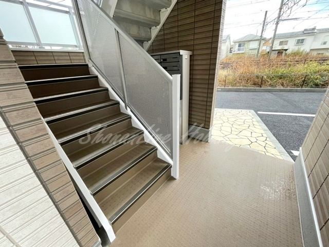 茅ヶ崎市共恵１丁目の賃貸マンションのエントランス|清潔感のあるエントランスです♪
