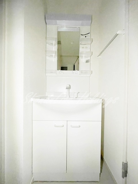 茅ヶ崎市共恵１丁目の賃貸マンションの洗面所|掃除のしやすい洗髪洗面台です♪