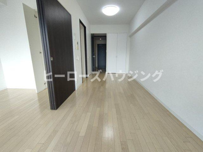 【居間・リビング】 | レジデンスエアポート  | ※同タイプの写真となり、実際のお部屋とは異なる場合があります