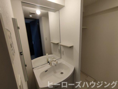 【洗面所】 | レジデンスエアポート  | ※同タイプの写真となり、実際のお部屋とは異なる場合があります