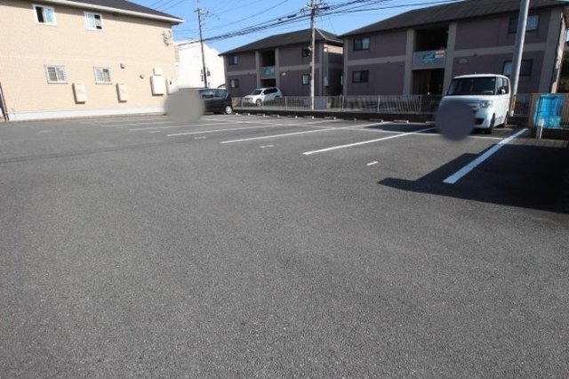 カーサ　マローン　B棟の駐車場